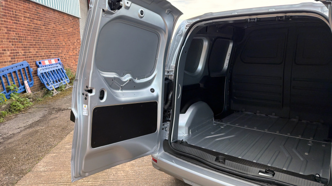 Renault Kangoo L1 Diesel ML19 Blue dCi 95 Extra Van - Image 48